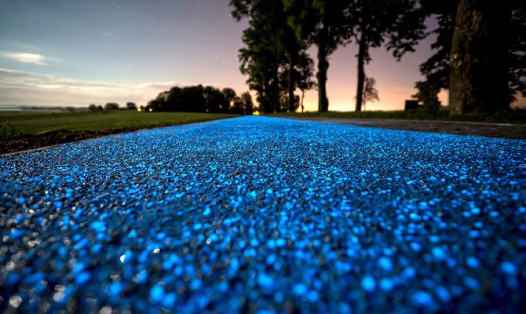 glowing-blue-bike-lane-tpa-instytut-badan-technicznych-poland-2