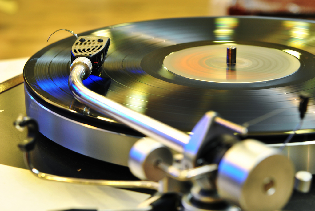 黑膠唱片如何發出聲音？老音響迷所追求的類比浪漫